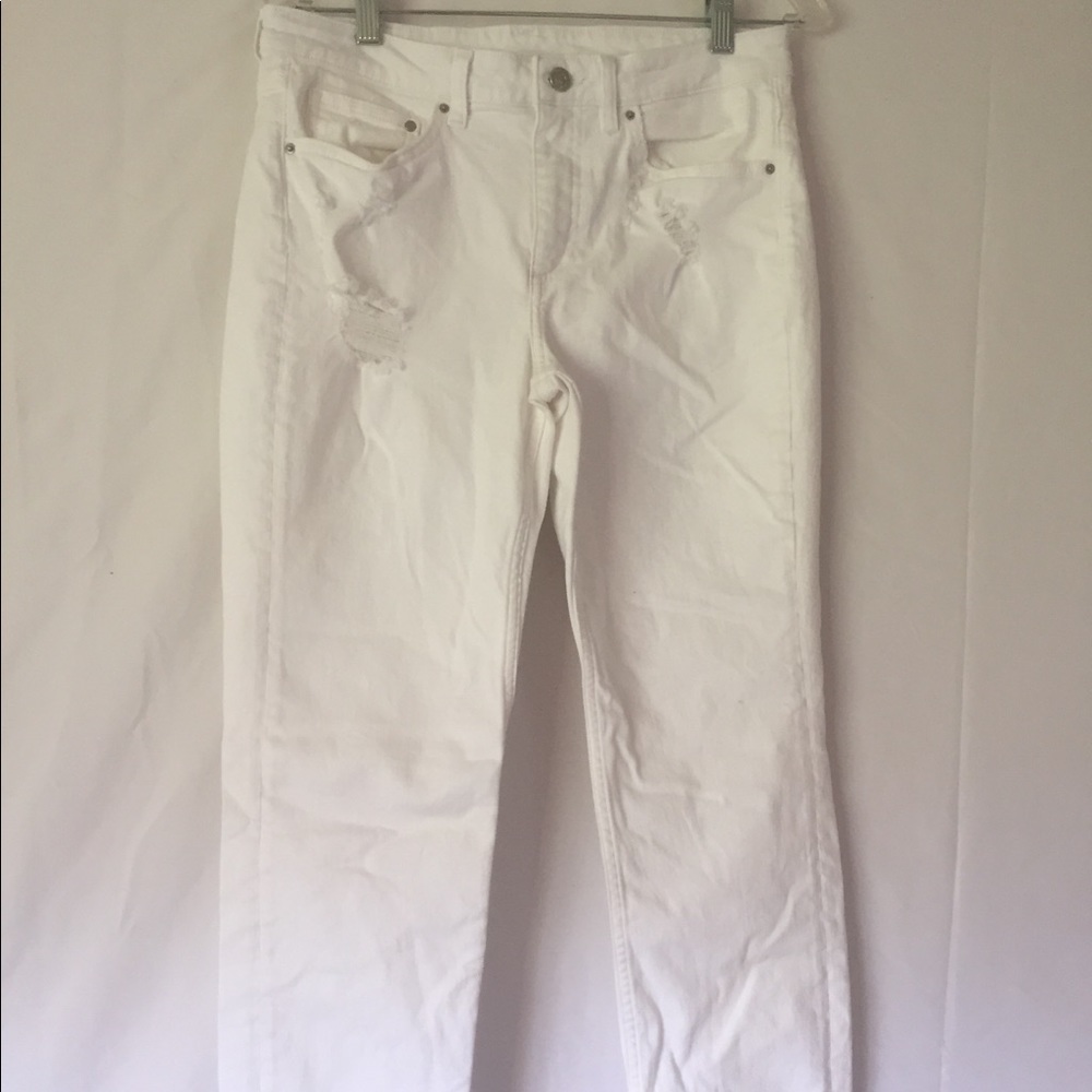 White Distressed Boyfriend Jeans🌊💞🦋